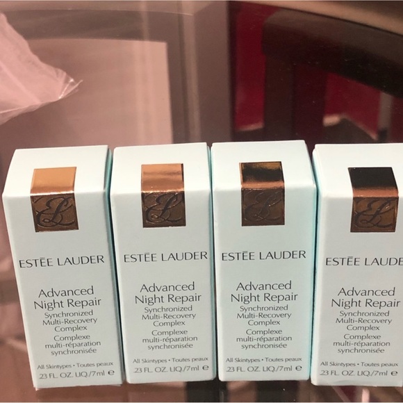 Estee Lauder White Skincare Box with Black Text - Picture 1 of 4